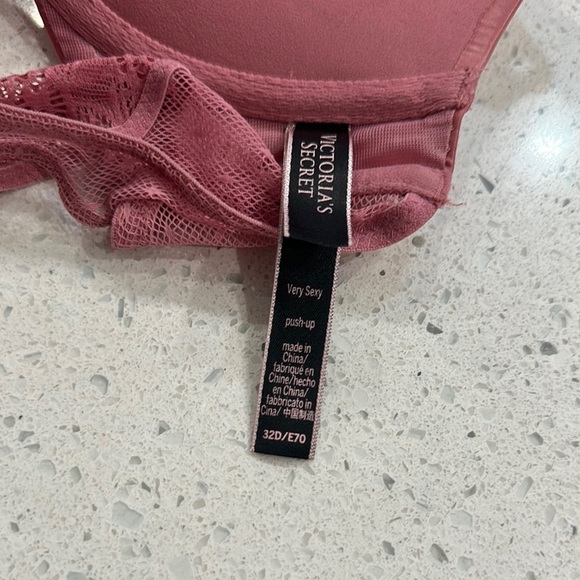 Victoria’s Secret 32d  Lace Racerback Bra - Rose nwot - Picture 4 of 4
